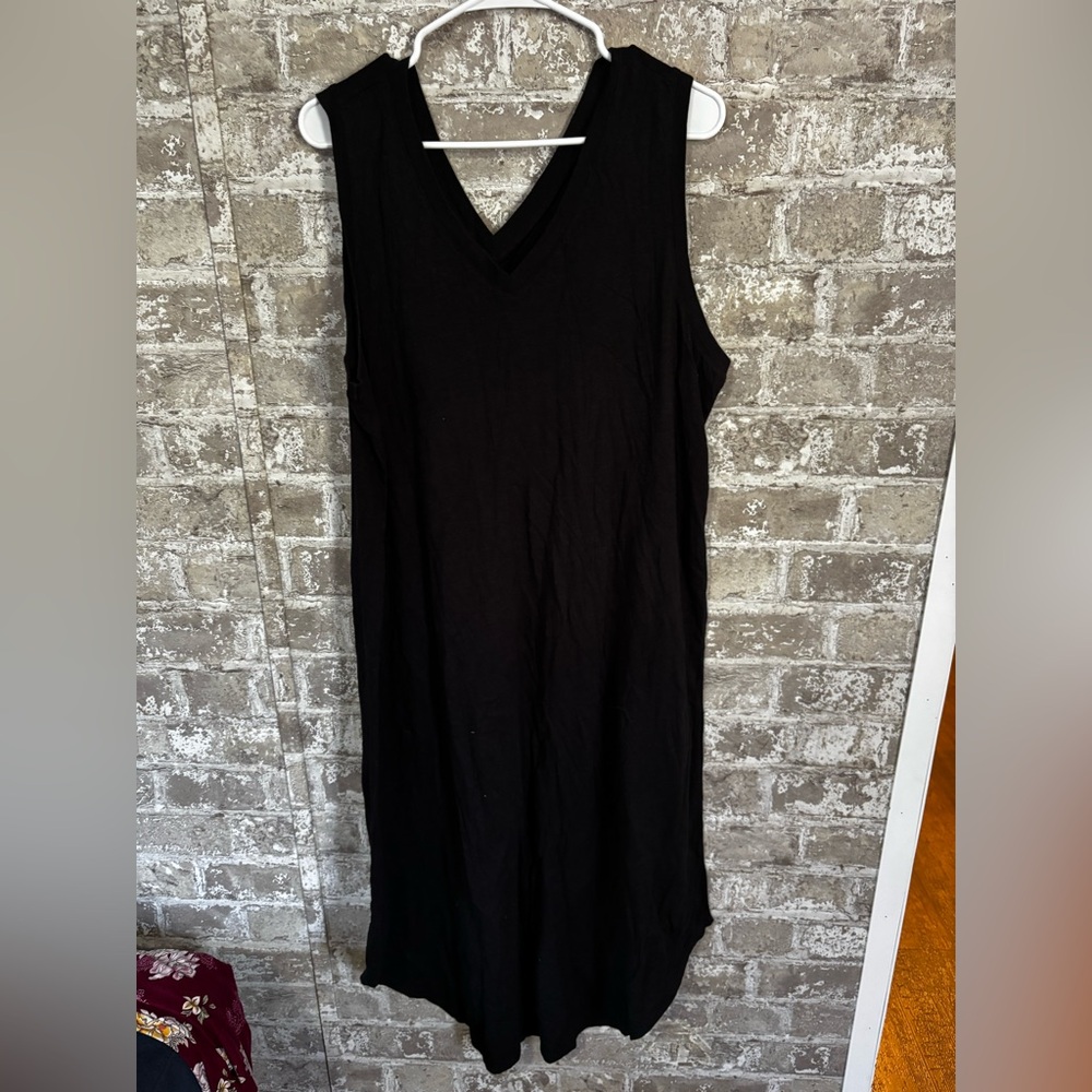 Black Sleeveless V-Neck Dress